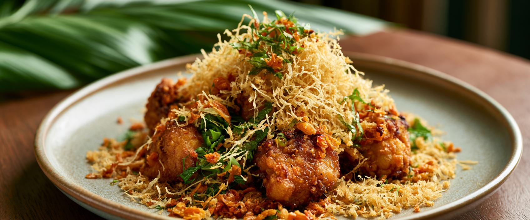 Ayam Goreng Kalasan met Kremes — sappige kruidige kip met Indonesisch 'crunch-puin'