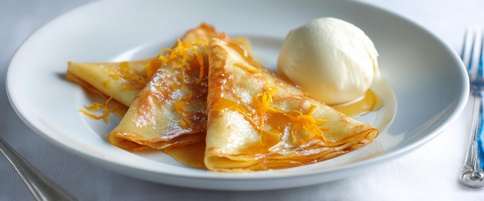 Crêpes Suzette — flinterdunne sinaasappelcrêpes met Grand Marnier
