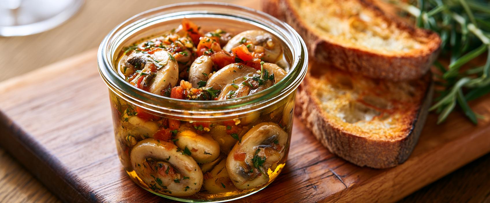 Gemarineerde champignons à la grecque