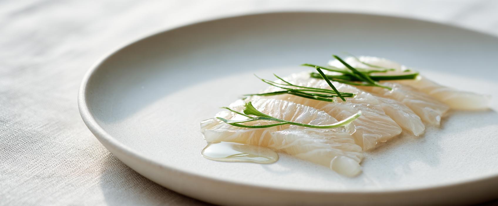 Kobujime van zeebaars met verse gember en witte soja