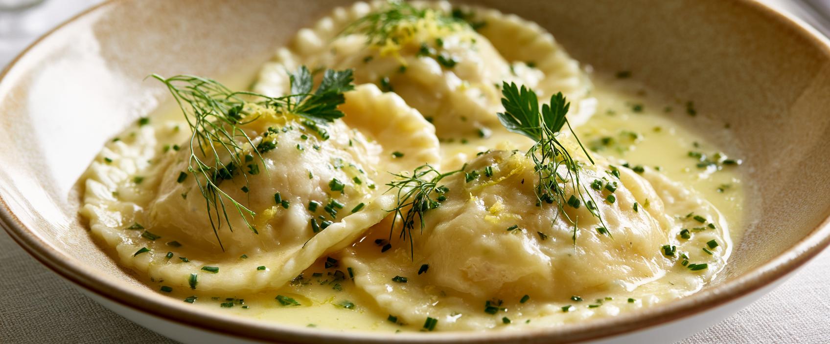 Ravioli di Sogliola — verse ravioli met tong en lichte citroenbottersaus