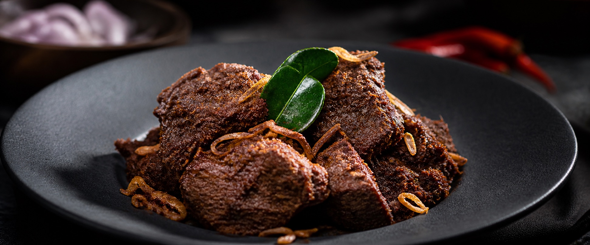 Rendang Sapi — award-winning slowoven rendang (110°C, 4 uur)