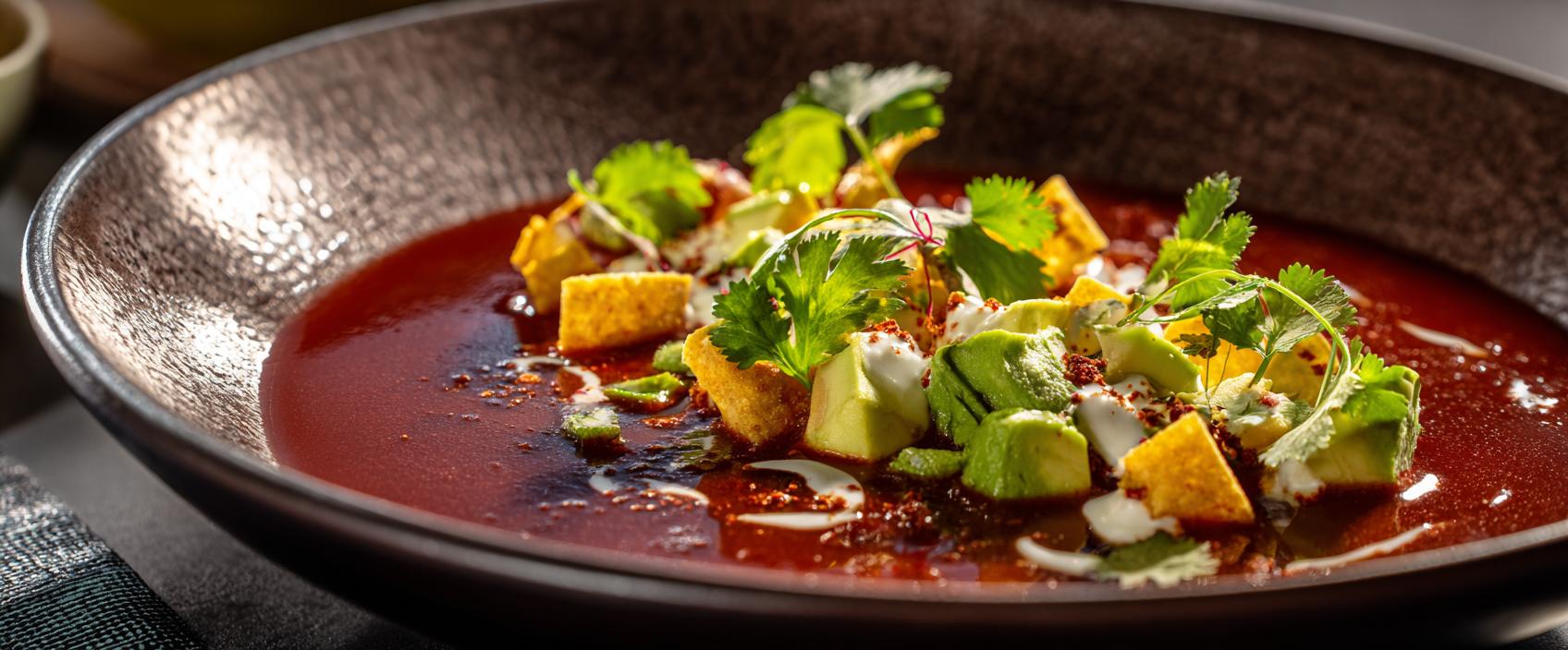 Sopa de Tortilla met Pasilla, Guajillo en Queso Fresco — Máximo Bistrot-Stijl