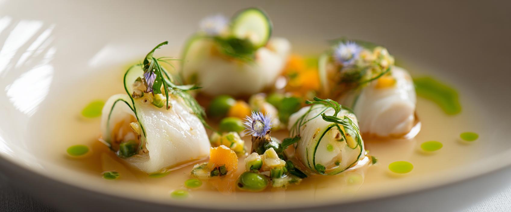 Tongrolletje in zee-minestrone met mosseljus, lavasolie en zeekraal — Core-stijl