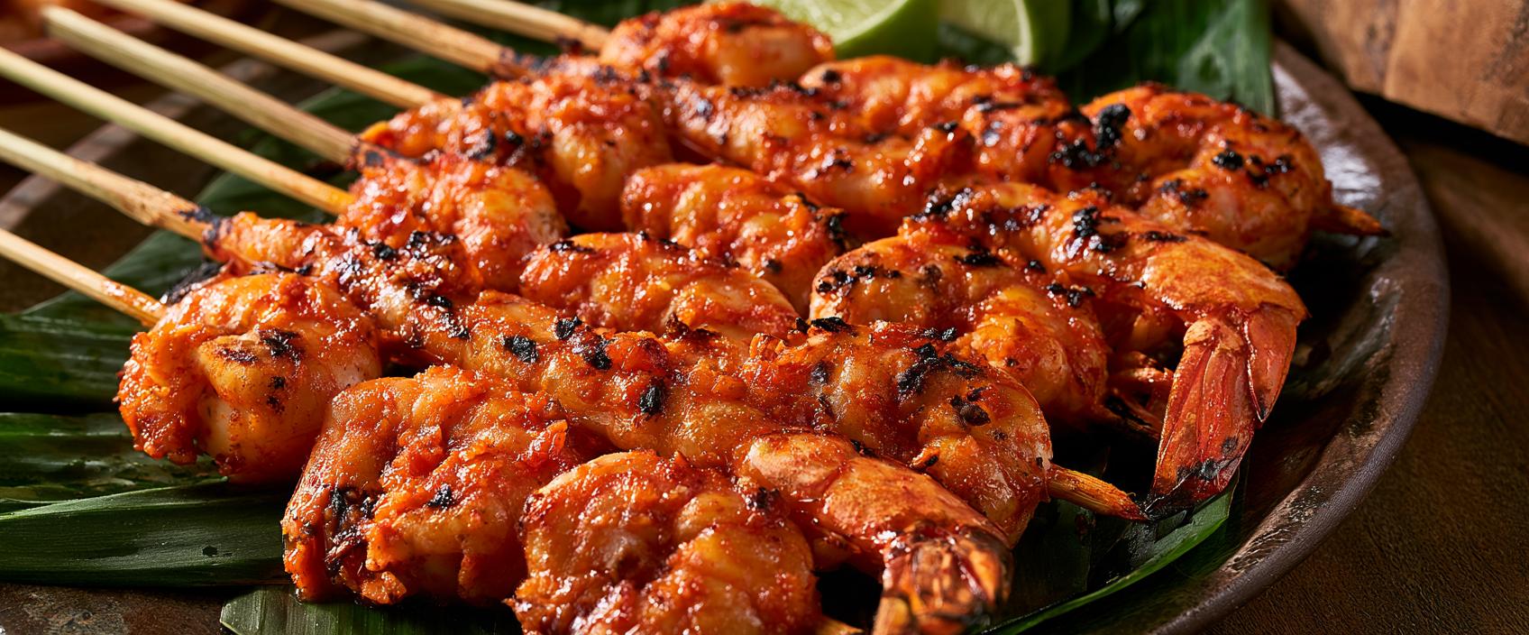 Udang Panggang Bermadu — gegrilde garnalen met kurkuma, chili en een honing-limoenlak