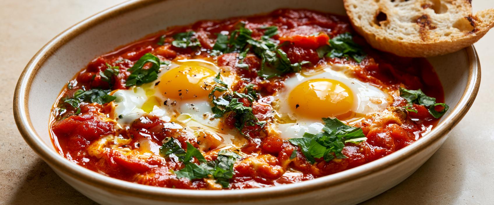 Uova in Purgatorio — Napolitaanse Eieren in Pittige Tomatensaus