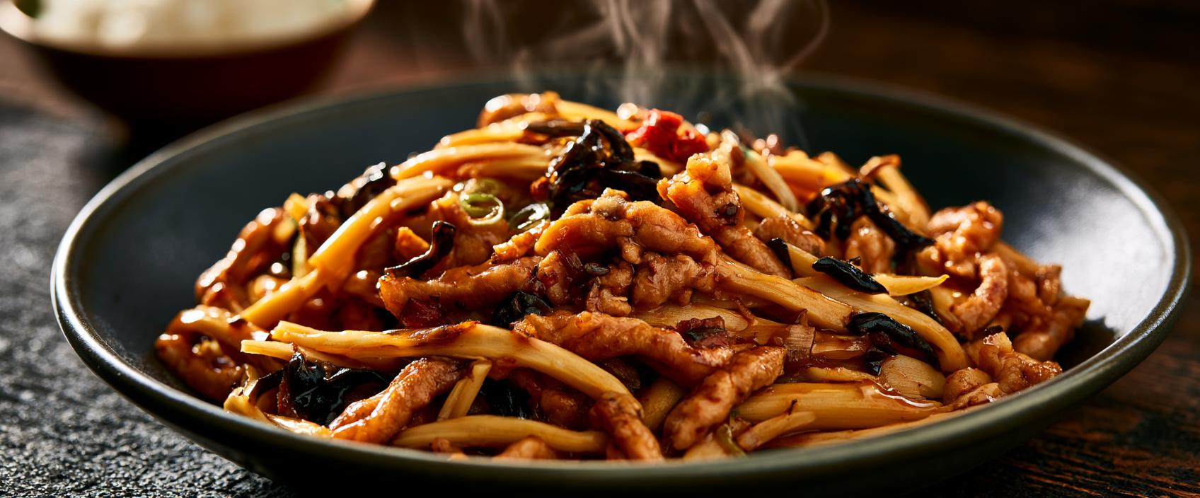 Yu Xiang Rou Si — Zijdezachte Varkenshaas met Fish-Fragrant Sichuansaus